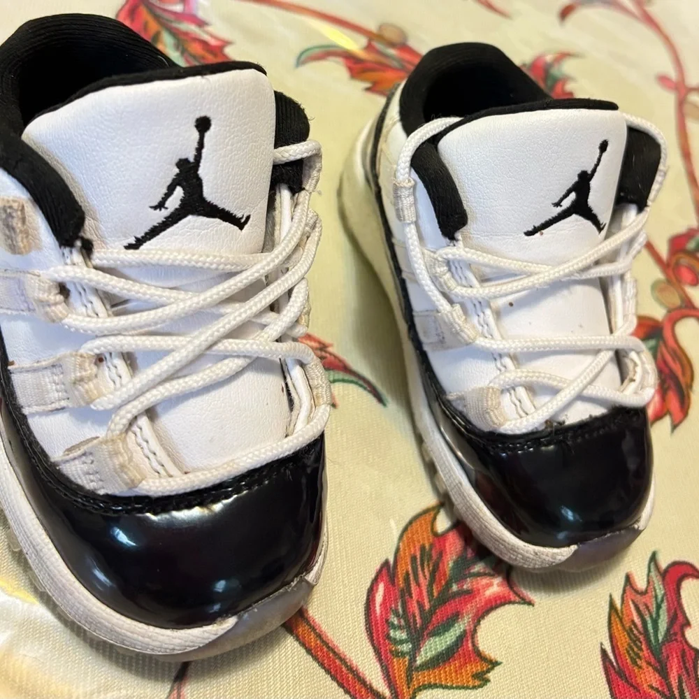 Jordan’s toddler’s AiR Jordan sneakers